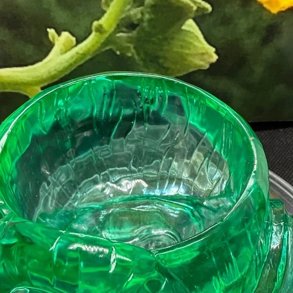 Unique Resin Green Snail Planter - Picture 14 of 14